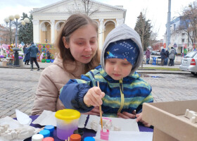 Святковий артперформанс у центрі міста  