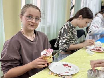 Свято творчості: як у бібліотеці декорували великодні пасочки