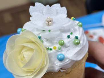 Свято творчості: як у бібліотеці декорували великодні пасочки