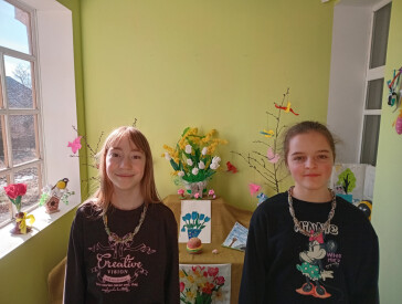 Виготовляли намисто з паперу