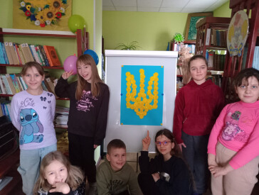 А герб прикрасили квітами