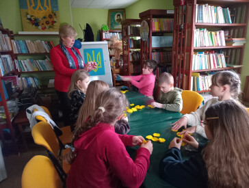 А герб прикрасили квітами