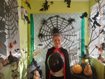 Як у бібліотеці на Дальніх Яківцях виготовляли з паперу символ Геловіну   