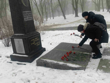 Вшанування пам’яті до 106 роковин смерті письменника біля могили Панаса Мирного