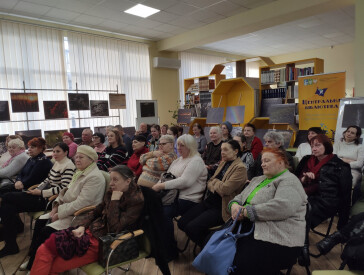 Саксофон у весняному місті