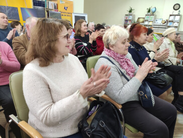 Саксофон у весняному місті