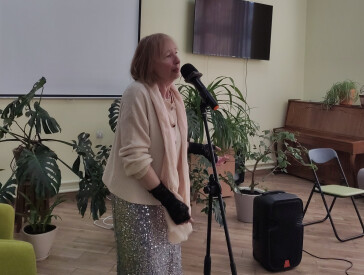 Саксофон у весняному місті