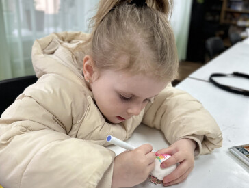 Візерунки весни: писанкові історії