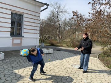 Усмішка дитини бажає МИРУ в Україні