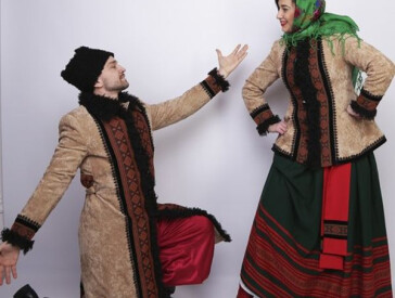 Натопили теплі груби, одяглися в кожухи