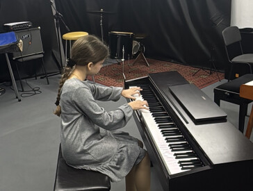 Продовжується серія презентацій музичних інструментів у ПДМШ №1