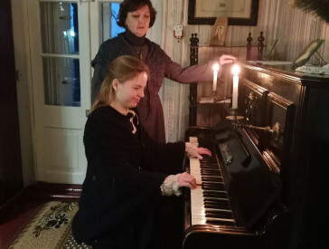 Костюмована різдвяна екскурсія при свічках