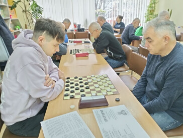 Зустріч за шашковою дошкою