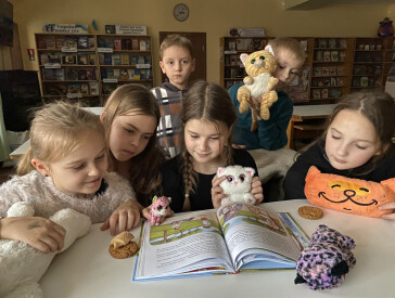 Теплі історії про кішок, дружбу й любов до читання