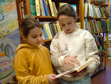 Тепло книжкової родини для маленьких полтавців