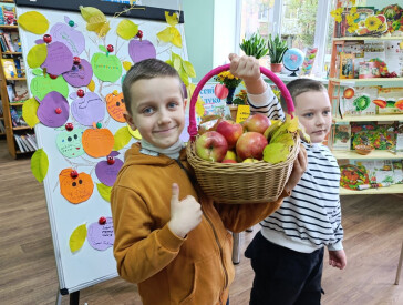 Дарунок осені – духмяне яблуко