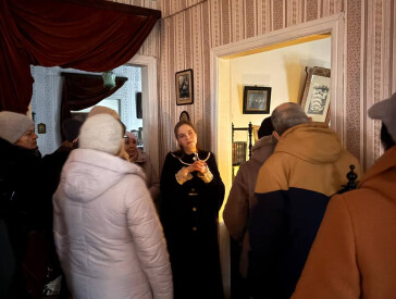 Костюмована різдвяна екскурсія при свічках