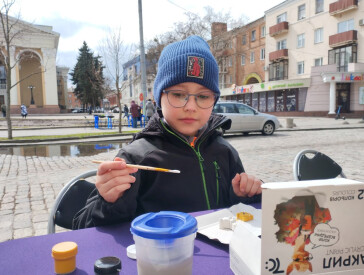 Святковий артперформанс у центрі міста  