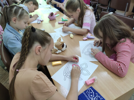 Розвиток через гру і творчість