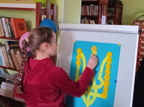 А герб прикрасили квітами