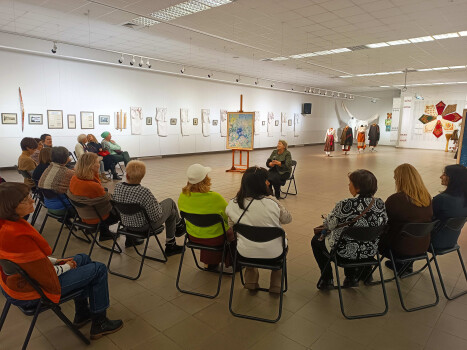 "Філософія душі української жінки": авторська екскурсія у художньому музеї