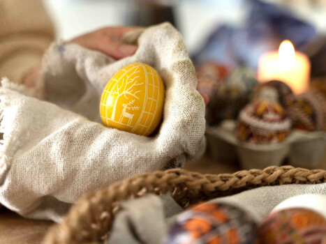 З Великоднем