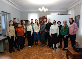 Перегляд документального фільму зібрав колег Перегляд документального фільму зібрав колег