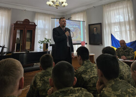 Героям нашої доби присвячується