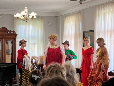 Мюзикл «Голий король»