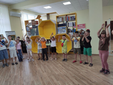 Кольоровий настрій у бібліотеці