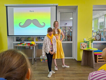 Коти та книжки: ідеальна компанія!