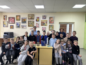Шанувати красу українського слова