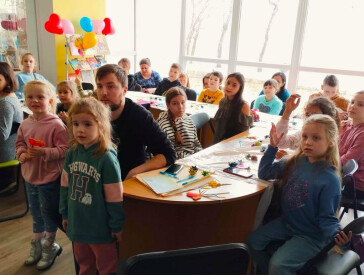 Барвисті квіти, кольорові птахи