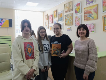 «Почала читати в ранньому дитинстві і досі не може зупинитися». Творча зустріч із Оленою Колінько