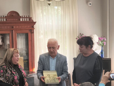Українська ідентичність у світлинах та листівках