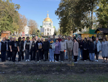 У Полтаві висадили «Мамину клумбу» на честь захисників і захисниць України