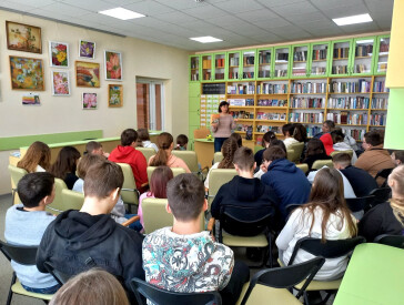 «Почала читати в ранньому дитинстві і досі не може зупинитися». Творча зустріч із Оленою Колінько