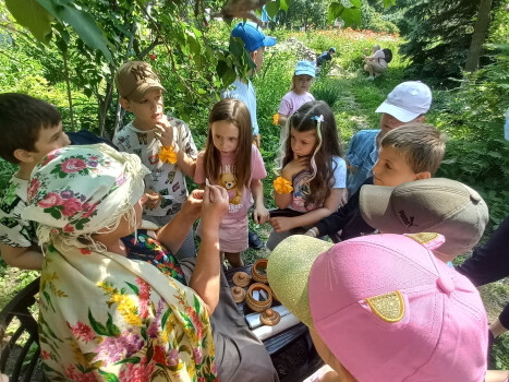 Проведення науково-пізнавальної гри-квесту: «Скарби Короленківської садиби»