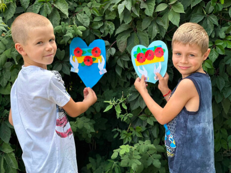 У кожній поробці — любов до України