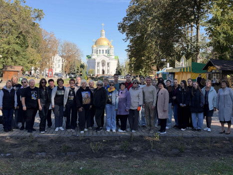У Полтаві висадили «Мамину клумбу» на честь захисників і захисниць України