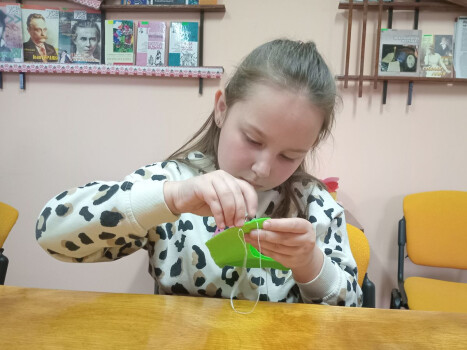 Вчимося виготовляти підставки для писанок