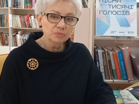 «Садки цвітуть одначе пригинайся бо й стріляють»